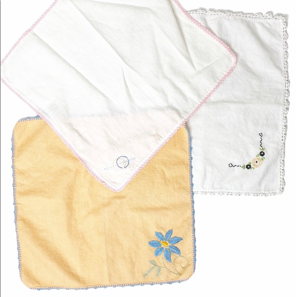 💐 VTG 3 Embroidered Handkerchief Floral Napkins - Picture 3 of 5